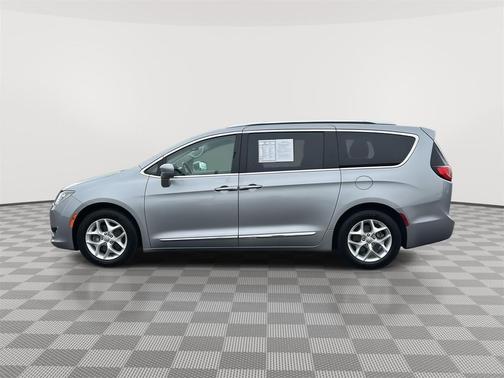 Billet Silver Metallic Clearcoat 2018 Chrysler Pacifica Touring-L