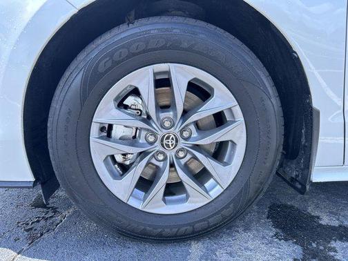 2021 Toyota Sienna XLE 8 Passenger