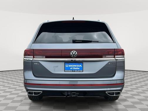 Platinum Gray Metallic 2024 Volkswagen Atlas 2.0T SEL Premium R-Line 4MOTION