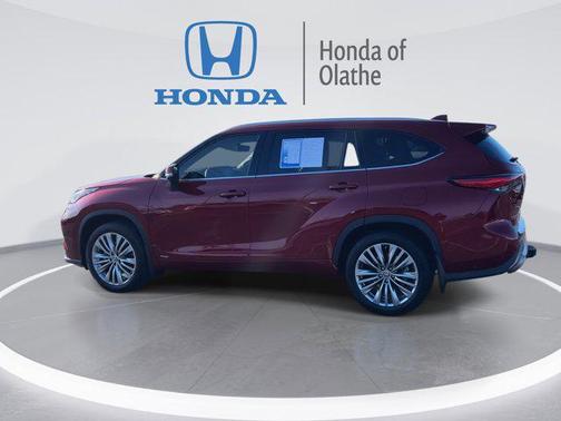 2022 Toyota Highlander Hybrid Platinum