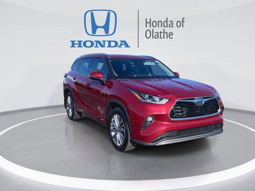 2022 Toyota Highlander Hybrid Platinum