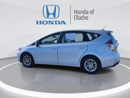 2017 Toyota Prius v Four