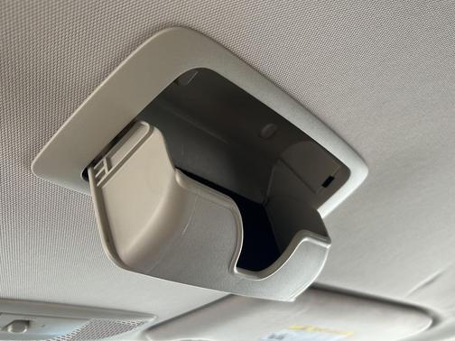 Cool Silver Metallic 2017 Mitsubishi Outlander ES