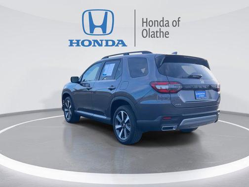 2025 Honda Pilot Touring 8-Passenger