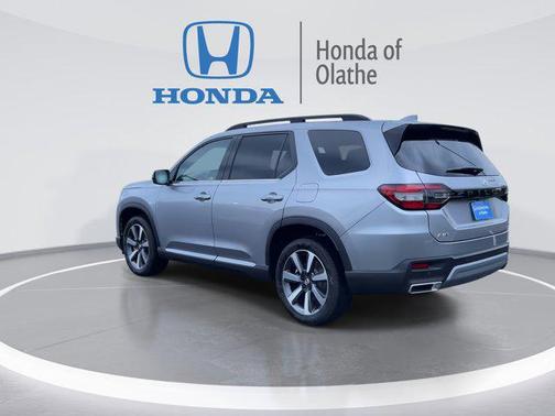 2025 Honda Pilot Touring 8-Passenger