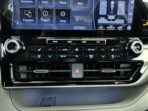 2022 Toyota Highlander Hybrid Platinum