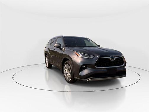 2022 Toyota Highlander Hybrid Platinum