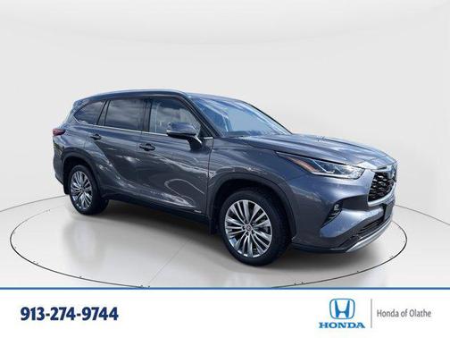 2022 Toyota Highlander Hybrid Platinum