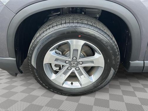 Modern Steel Metallic 2025 Honda Pilot EX-L