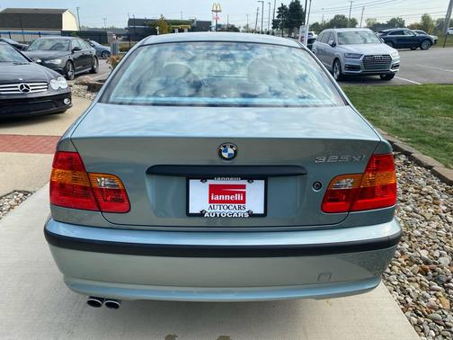 2002 BMW 325 xi