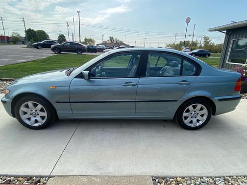 2002 BMW 325 xi
