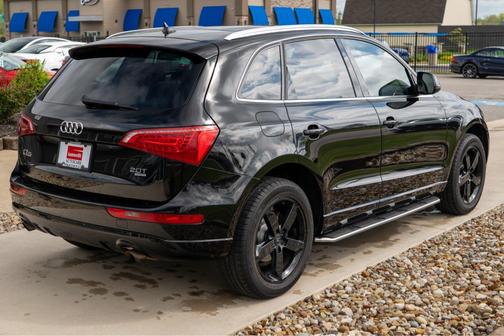 Brilliant Black 2011 Audi Q5 Premium Plus