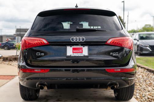 Brilliant Black 2011 Audi Q5 Premium Plus