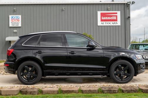 Brilliant Black 2011 Audi Q5 Premium Plus