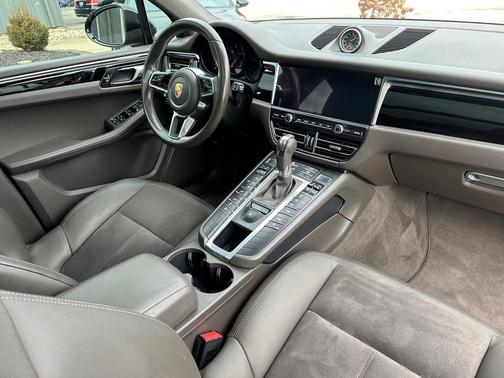 2019 Porsche Macan BASE