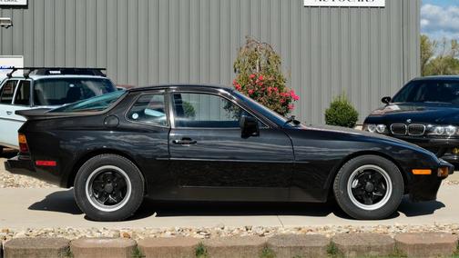 1984 Porsche 944 BASE