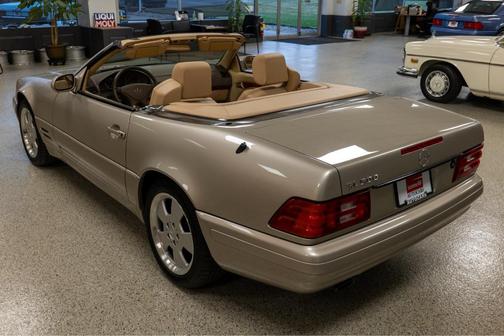 GOLD 1999 Mercedes-Benz SL-Class SL 500