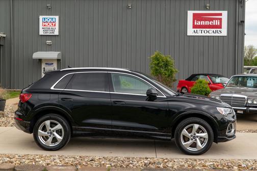 Mythos Black Metallic 2021 Audi Q3 40 Premium Plus