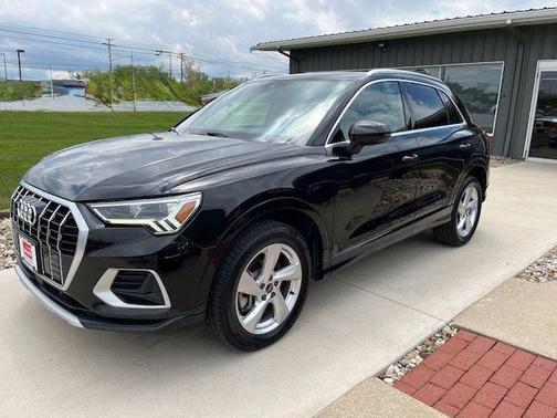 Mythos Black Metallic 2021 Audi Q3 40 Premium Plus