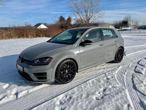 2015 Volkswagen Golf R 4-Door