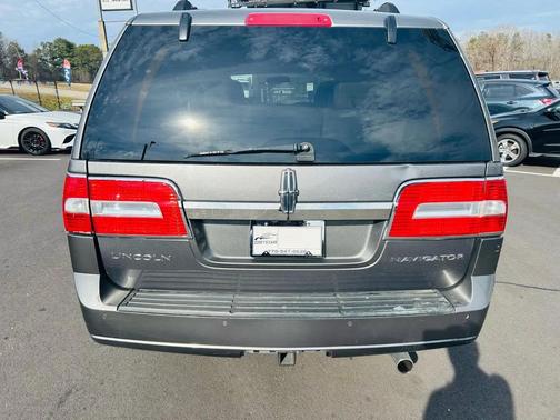 2011 Lincoln Navigator Base