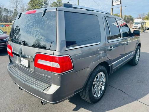 2011 Lincoln Navigator Base