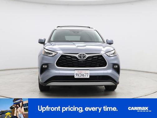 Silver 2022 Toyota Highlander Platinum