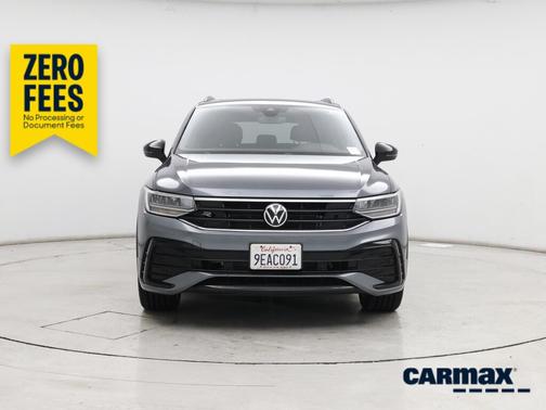 Gray 2023 Volkswagen Tiguan SE