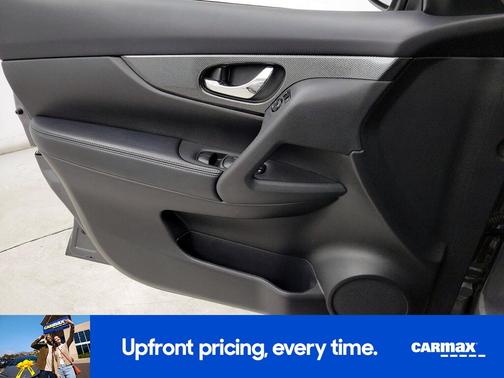 Silver 2016 Nissan Rogue SL