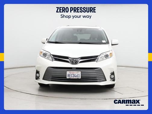 White 2018 Toyota Sienna XLE