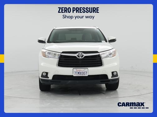 White 2016 Toyota Highlander XLE