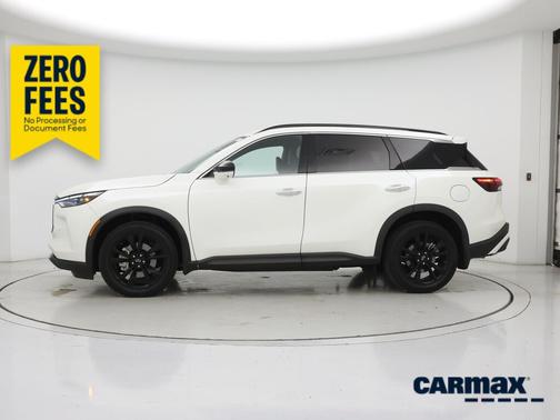 White 2025 INFINITI QX60 Luxe