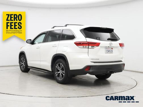 White 2017 Toyota Highlander LE