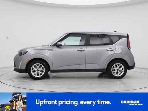 Gray 2024 Kia Soul LX