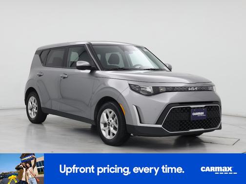 Gray 2024 Kia Soul LX