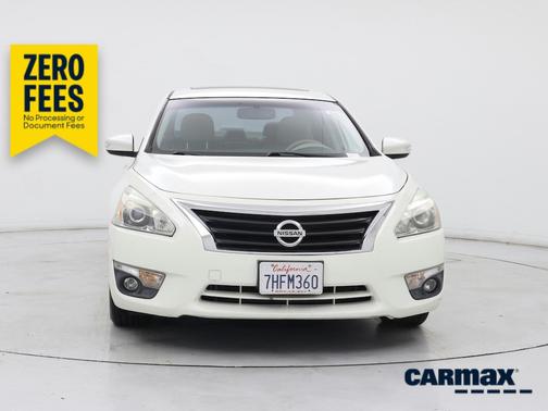 White 2015 Nissan Altima SL