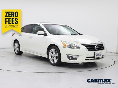 White 2015 Nissan Altima SL