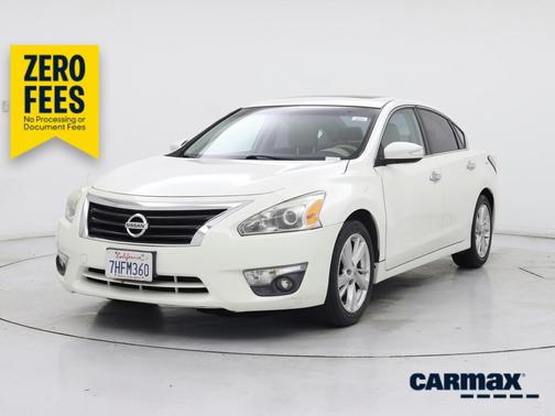 White 2015 Nissan Altima SL