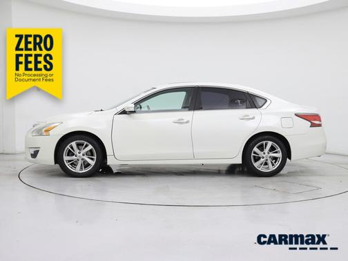 White 2015 Nissan Altima SL