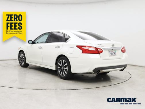 White 2016 Nissan Altima SV