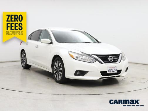 White 2016 Nissan Altima SV