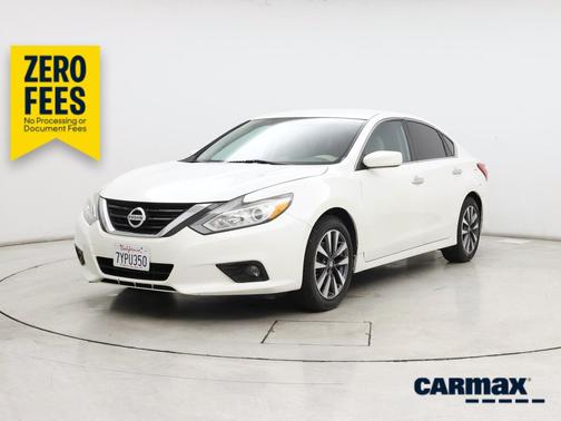 White 2016 Nissan Altima SV