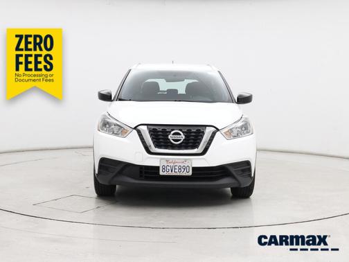 White 2018 Nissan Kicks S