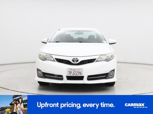 White 2014 Toyota Camry SE