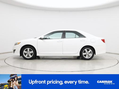 White 2014 Toyota Camry SE