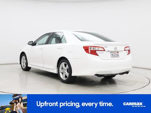 White 2014 Toyota Camry SE
