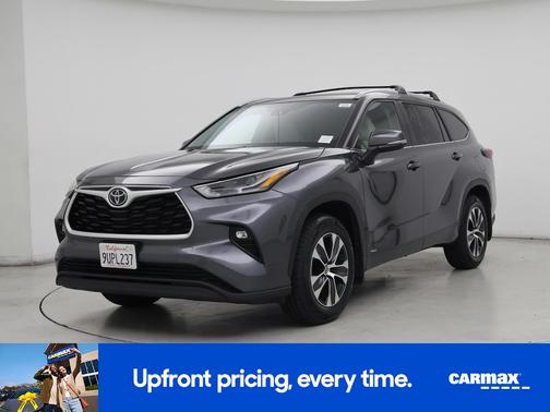 Gray 2025 Toyota Highlander Hybrid XLE