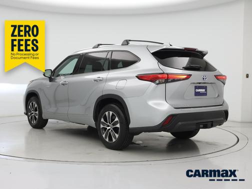 Silver 2021 Toyota Highlander Hybrid XLE