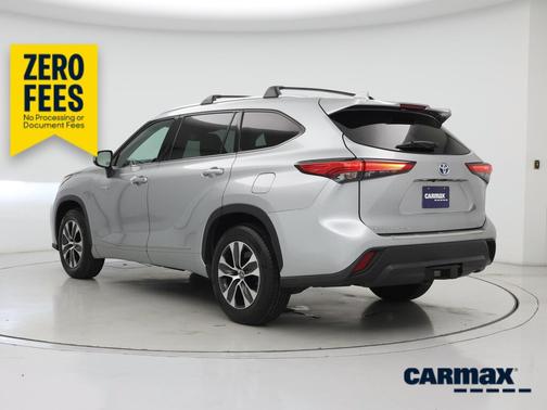 Silver 2021 Toyota Highlander Hybrid XLE