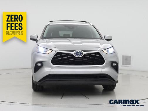 Silver 2021 Toyota Highlander Hybrid XLE